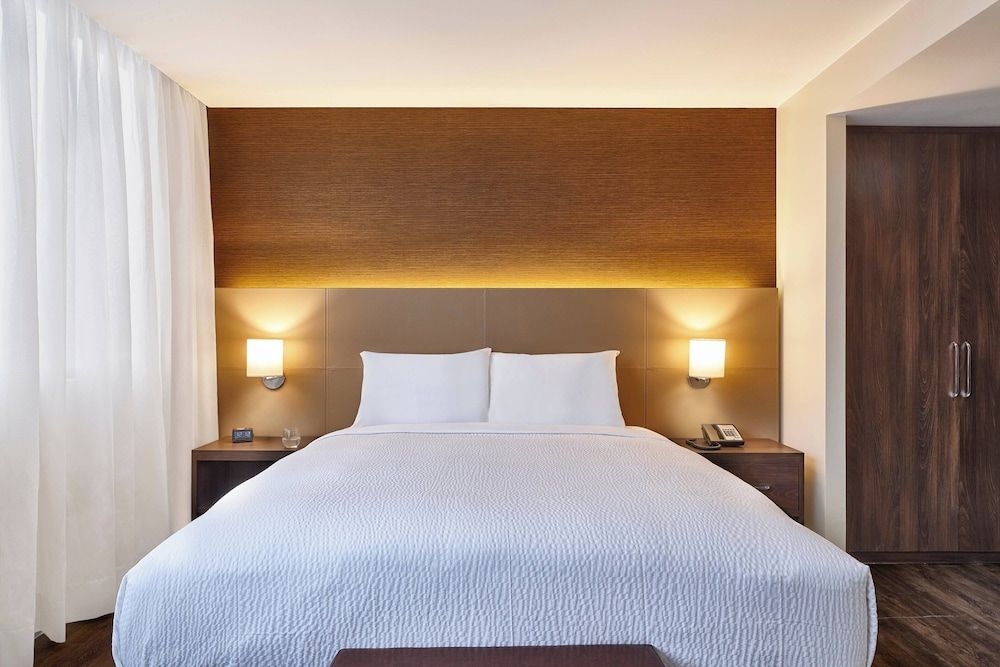 Studio, 1 King Bed, Lagoon View