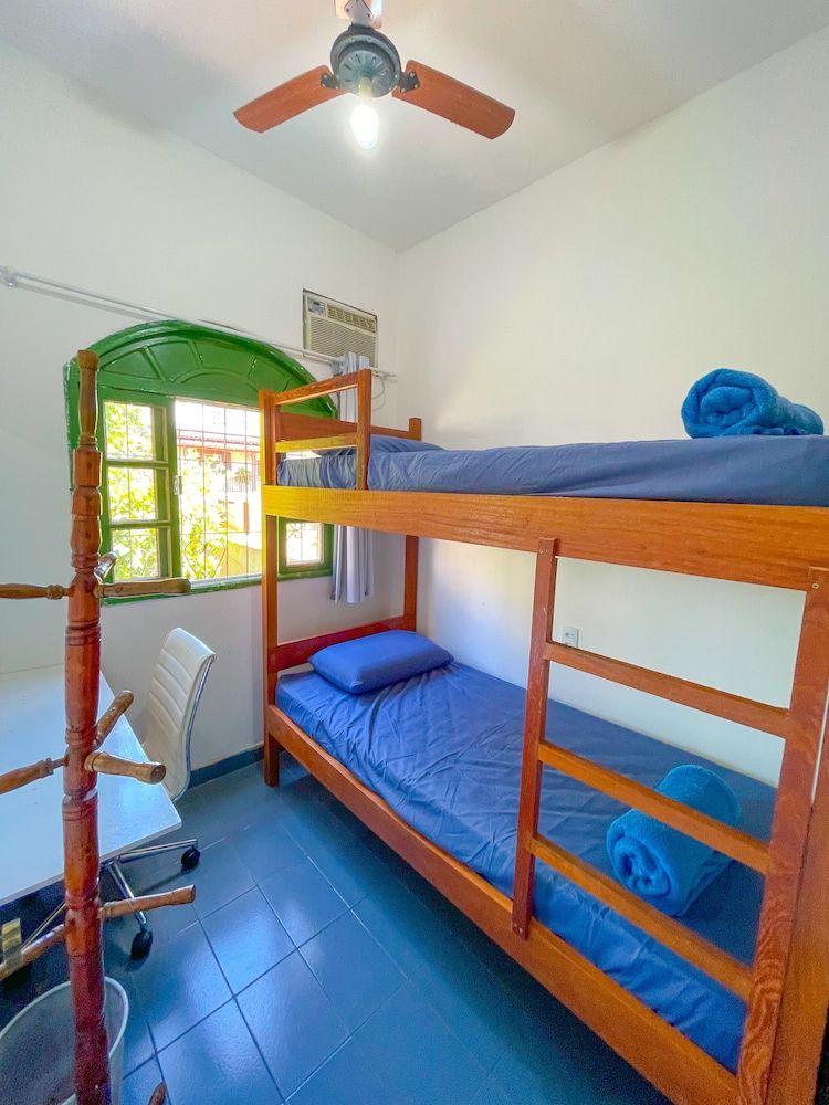 Basic Single Room (Dourado)