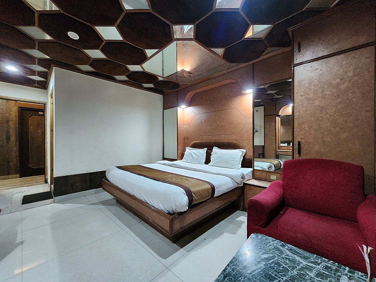 Hotel Rajdoot - Next to Old Bus Stand Standard Room 3