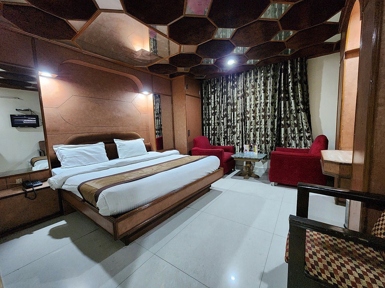 Hotel Rajdoot - Next to Old Bus Stand Standard Room 4