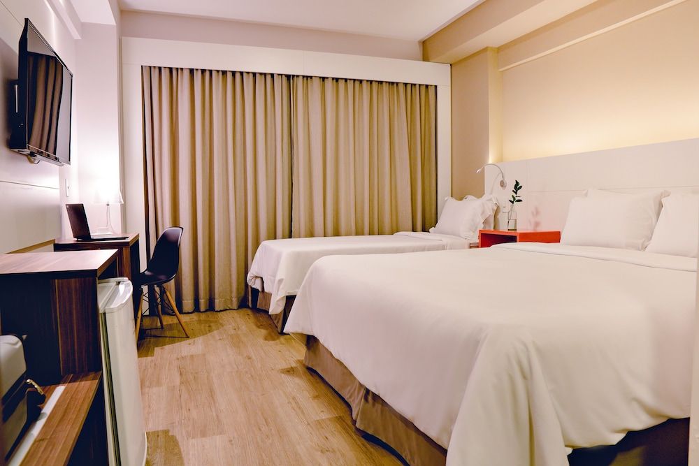 Luxo Triplo - 1 Cama Queen e 1 Cama Solteiro