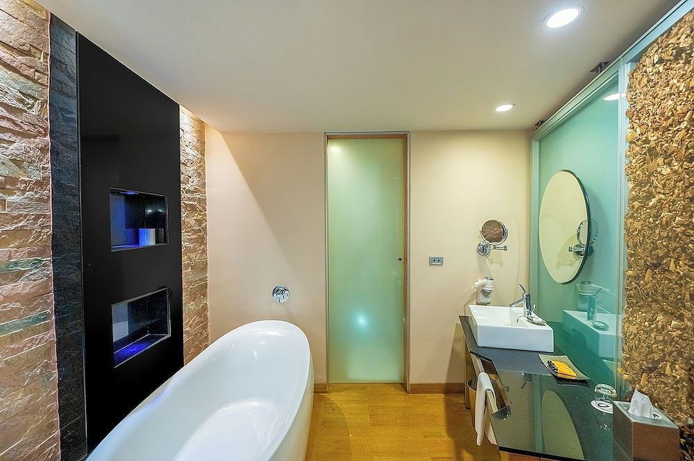 O Hotel Pune Deluxe Room 8