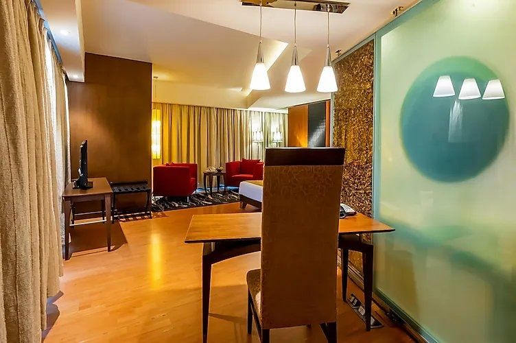 Suite with Bathtub, 2 way Airport Transfer