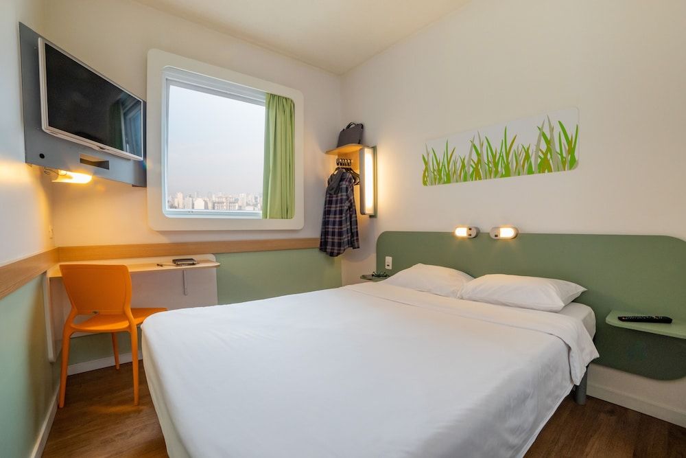 ibis budget Sp Frei Caneca ADAPTED STANDARD ROOM with 1 DOUBLE BED 2