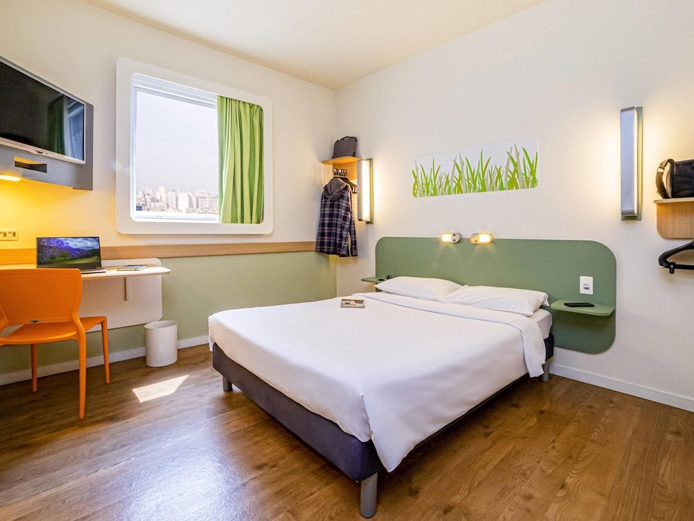 ibis budget Sp Frei Caneca ADAPTED STANDARD ROOM with 1 DOUBLE BED 3