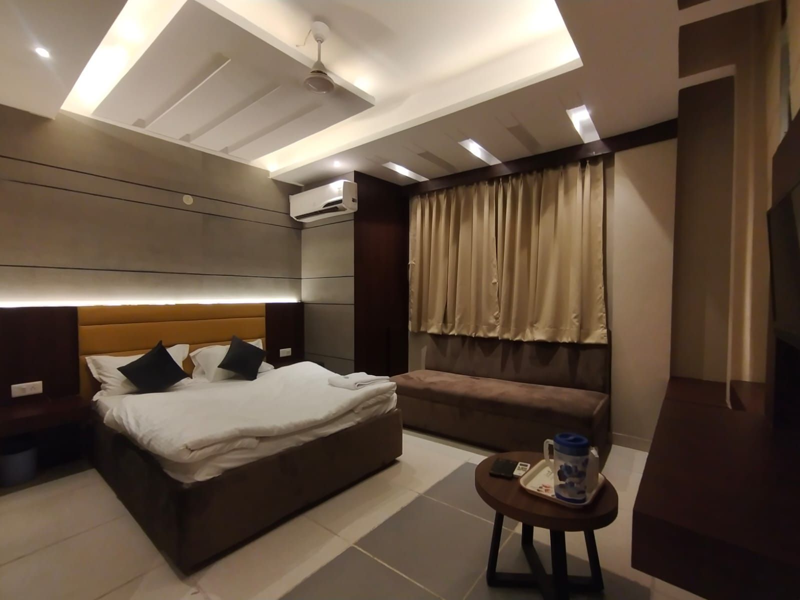 Hotel Gagan Plaza Deluxe Double Room 5