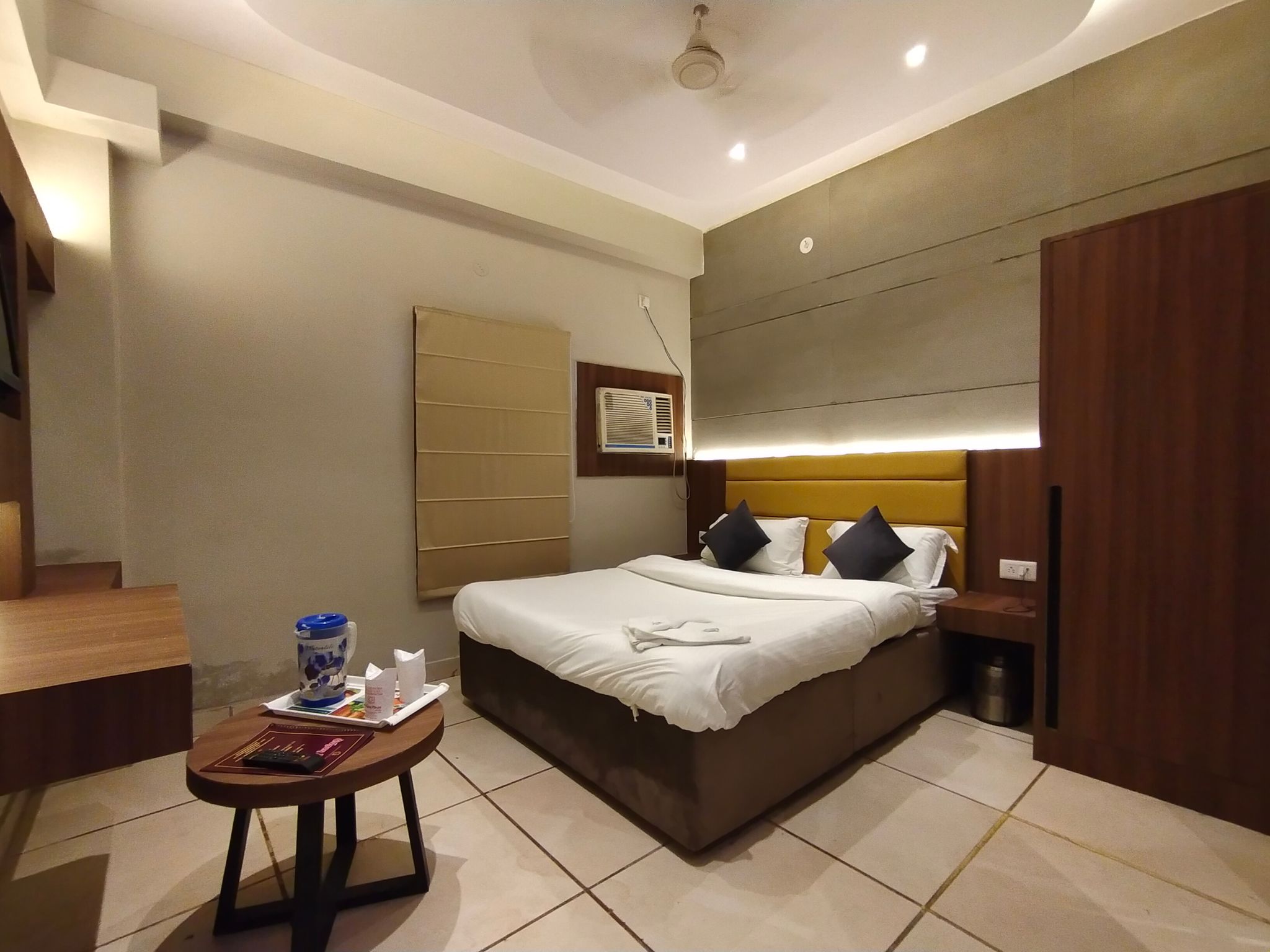 Hotel Gagan Plaza Deluxe Double Room 6