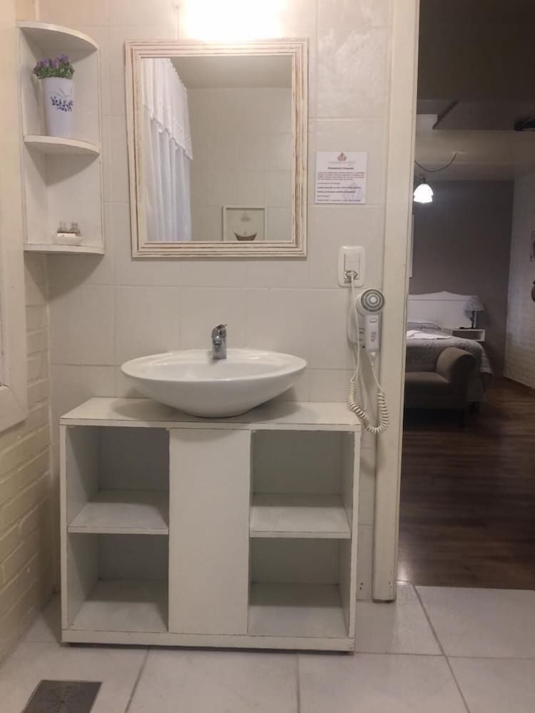 Petit Hotel Provence Gramado Tissiani Suite, Fireplace 4