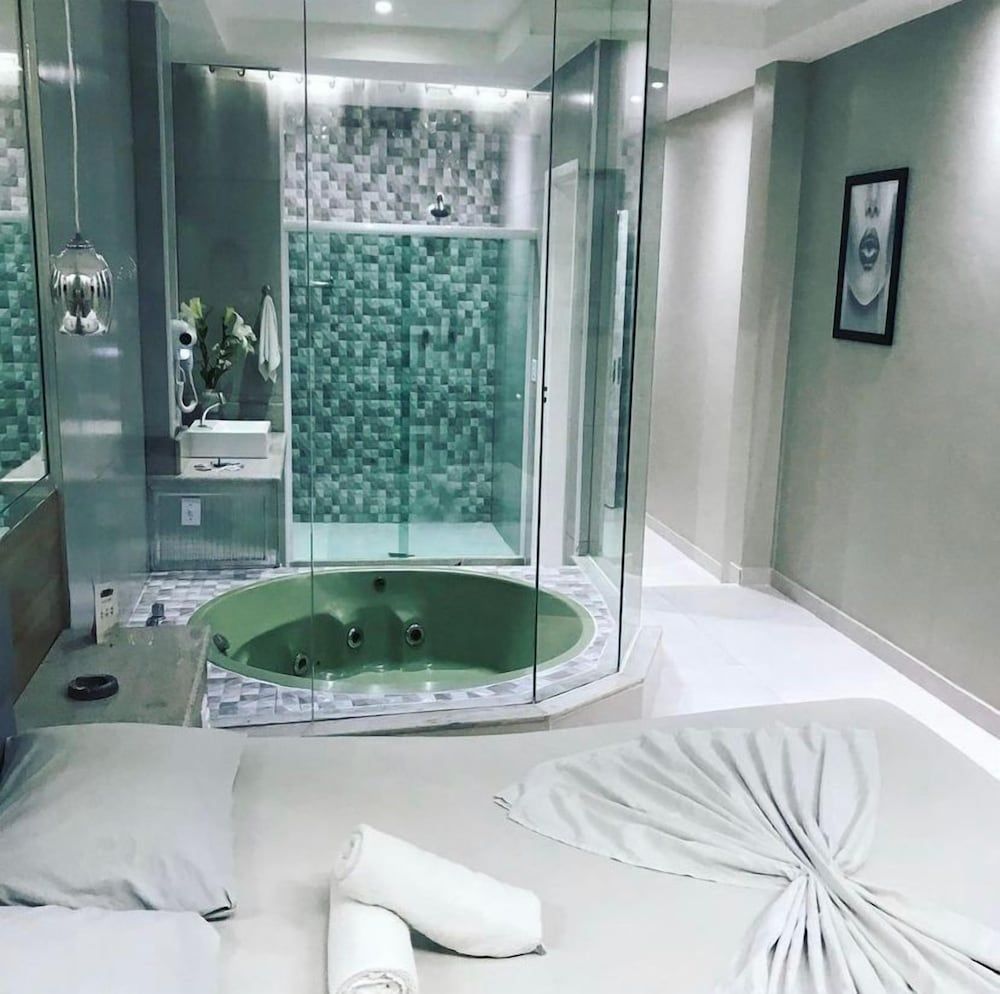 Superior Double Room, Bathtub