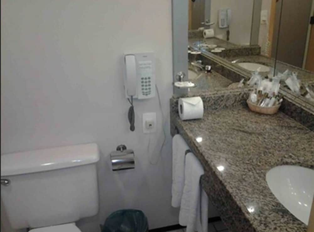 Marina Park Deluxe Single Room 7