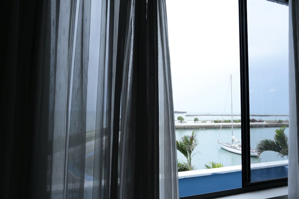 Marina Park Deluxe Single Room 3