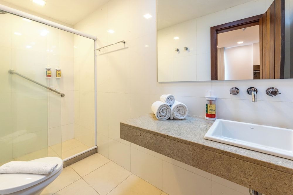 B&B Hotels RJ Copacabana Forte Standard Twin Room, 2 Twin Beds