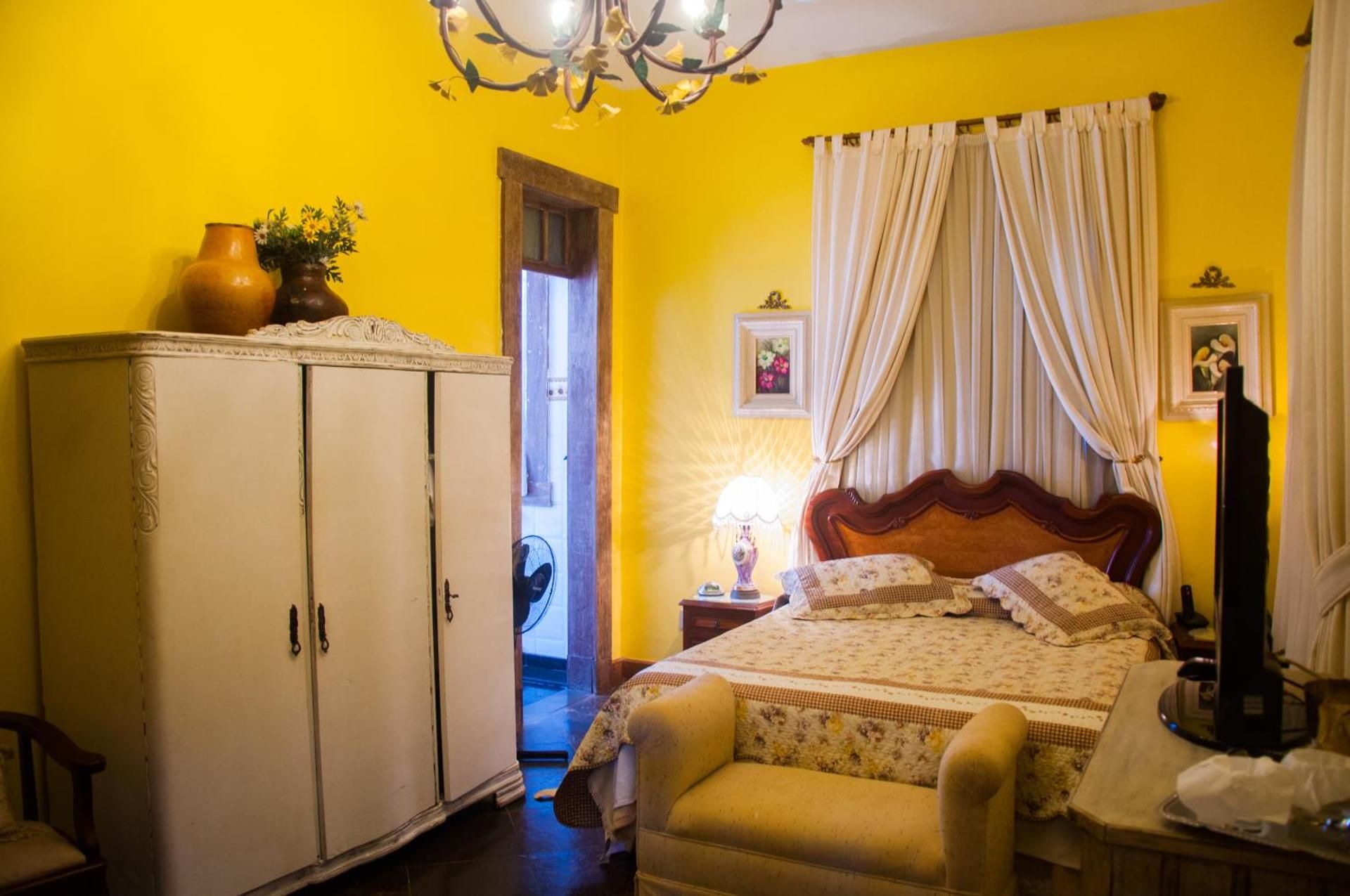 Deluxe Suite with Spa Bath