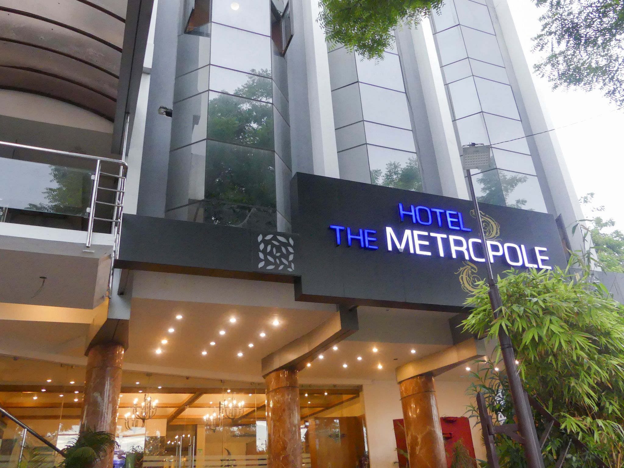 undefined The Metropole