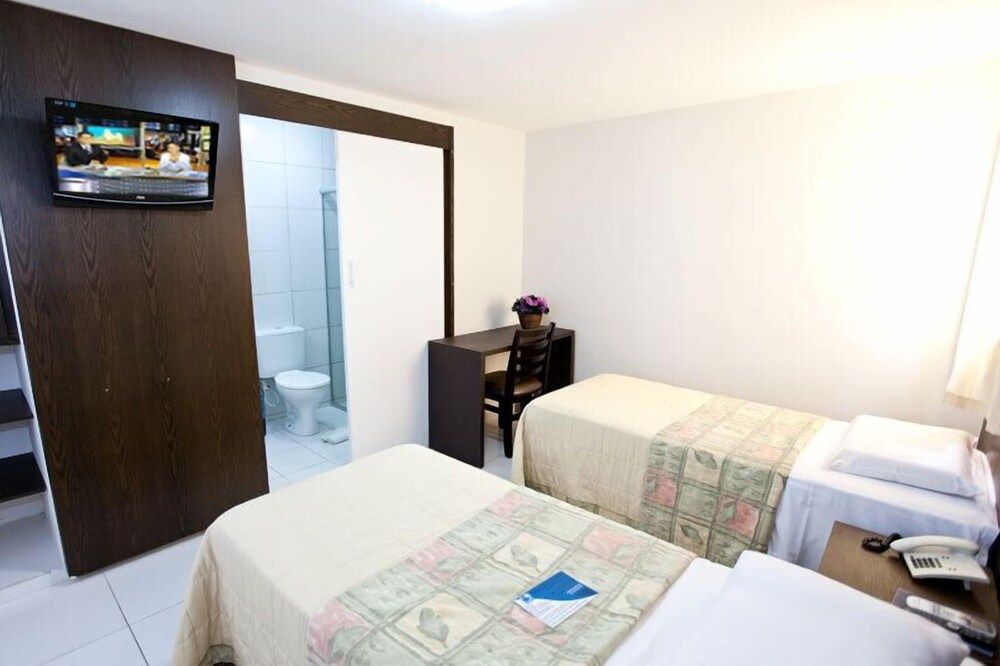 JB Hotel Quarto Luxo Triplo 3