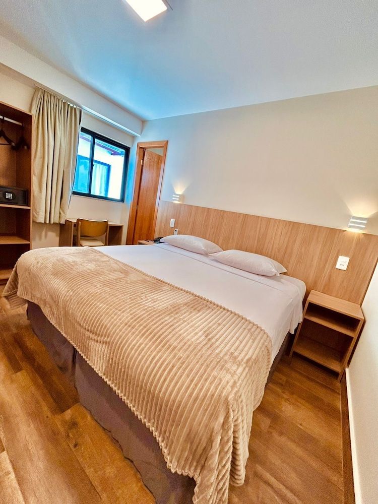 Quarto Casal superior, acesso de escada