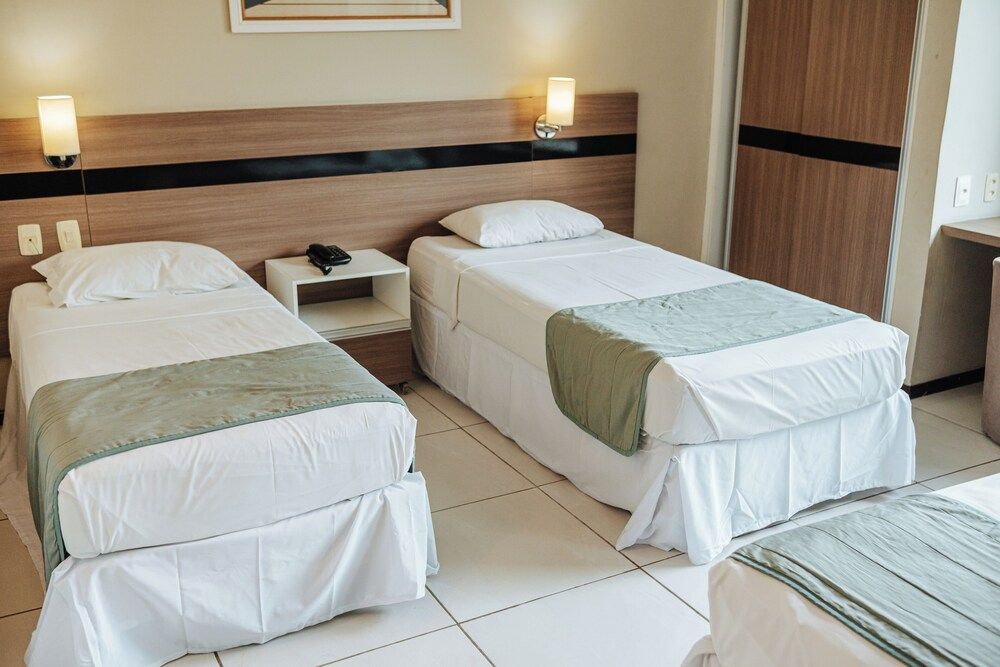 Hotel Serrano Deluxe Triple Room 2