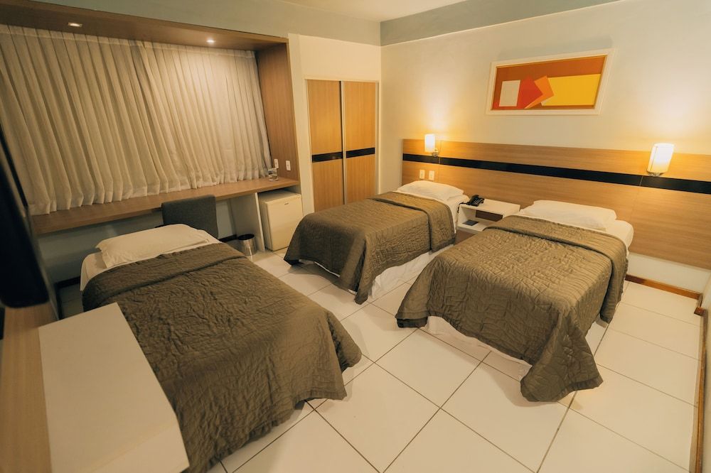 Hotel Serrano Deluxe Triple Room 4