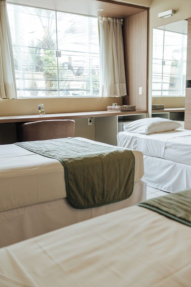 Hotel Serrano Deluxe Triple Room 3