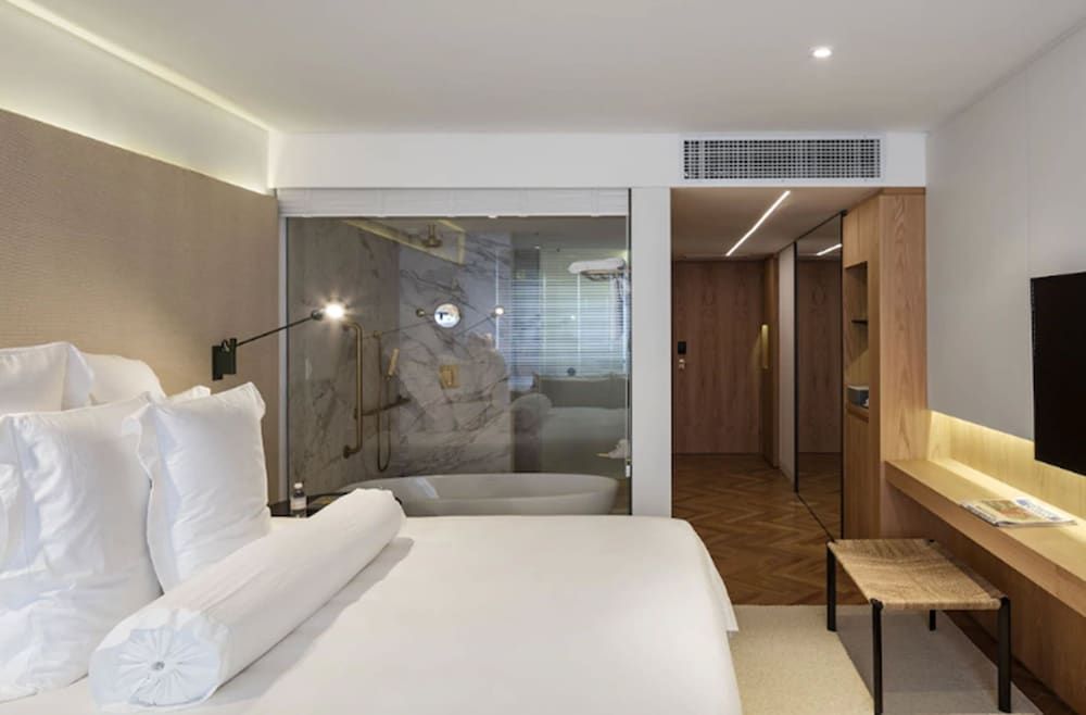 Emiliano Rio Deluxe King Bed Room Internal View 2