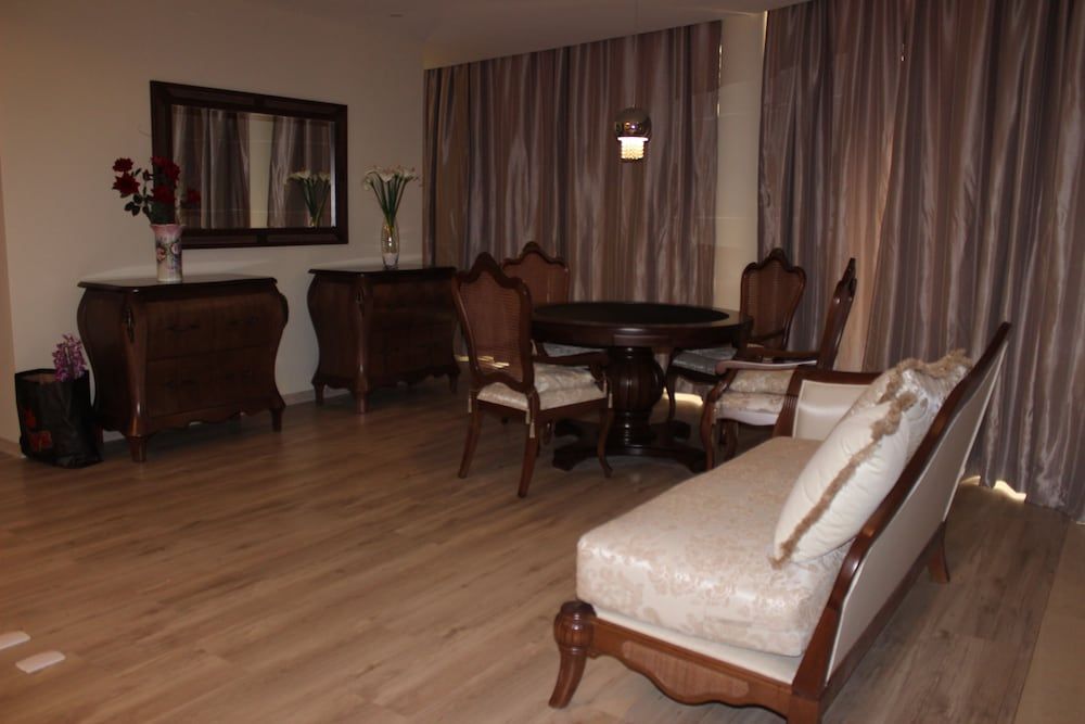 Suite (Imperial)
