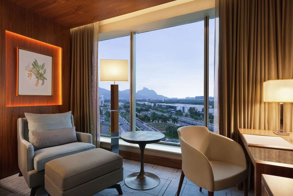 Executive Room, 1 King Bed, Club Lounge Access