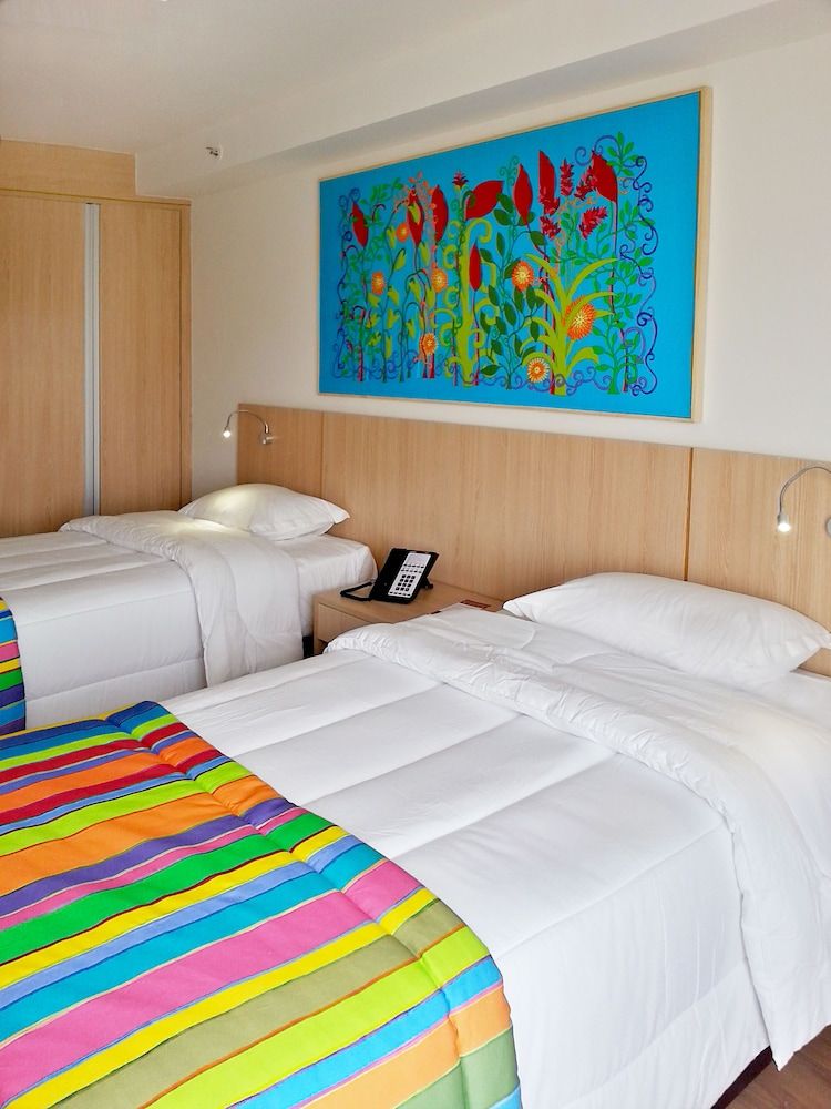 undefined Royalty Rio Hotel 5