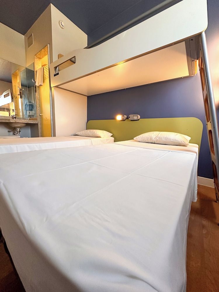 Apartamento com 3 Camas de Solteiro.