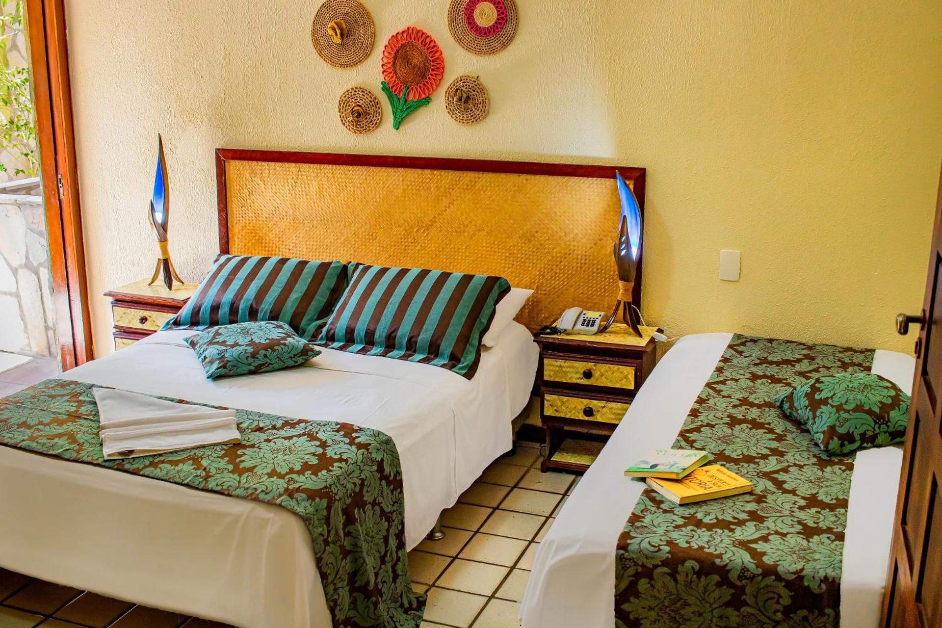 Deluxe Triple Room with Side Sea View