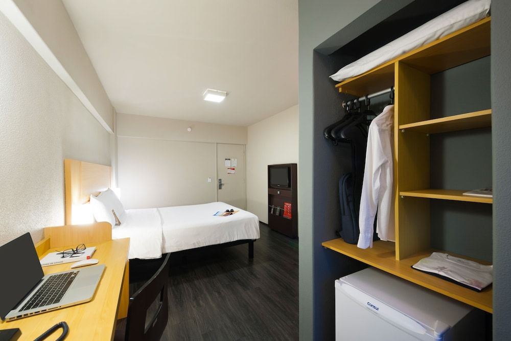Standard Room, 1 Queen Bed