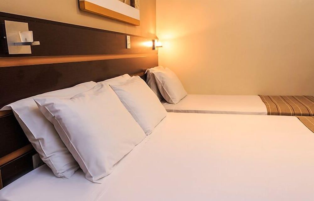 Executivo (1 Cama Casal + 1 Cama de Solteiro)