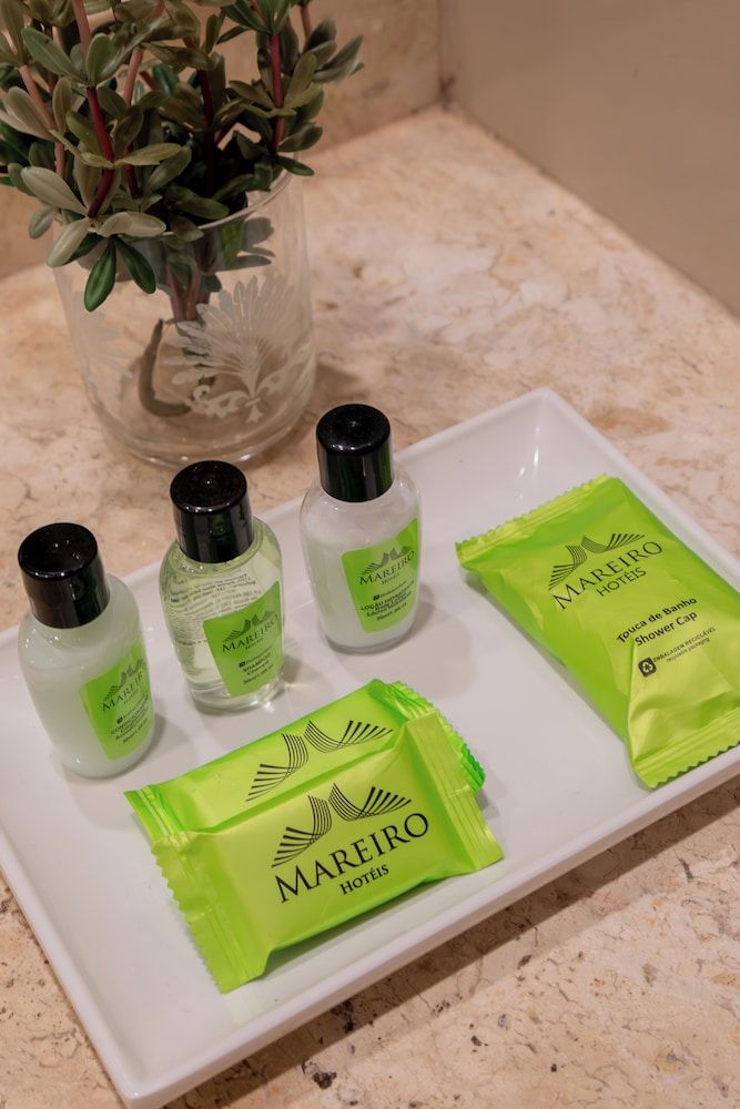 Mareiro Hotel Quadruple Room, Pool View 3