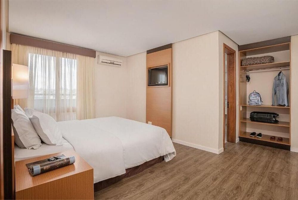 Luxo Casal - 1 Cama Casal e 2 Camas Solteiro