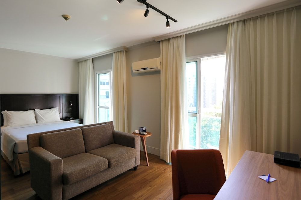 undefined Transamerica Executive Perdizes 8