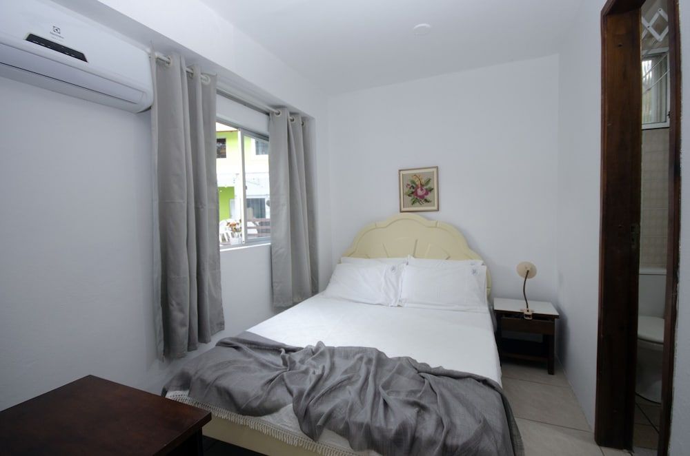 APARTAMENTO 2 SUÍTES LATERAL A PRAIA VISTA PARA O PARQUINHO