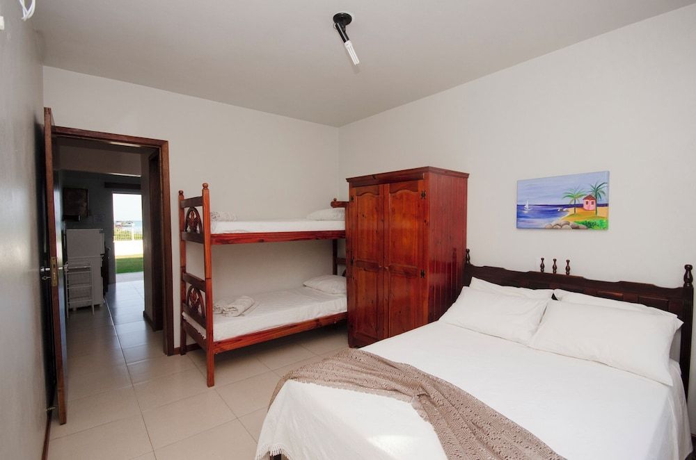 APARTAMENTO FRENTE MAR PARA 4 PESSOAS NO TÉRREO COM VISTA PARA O JARDIM