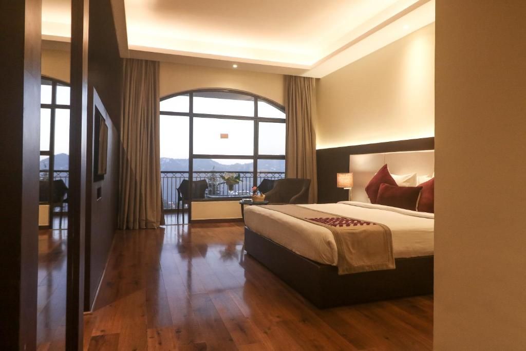 Mountain View Room with Balcony