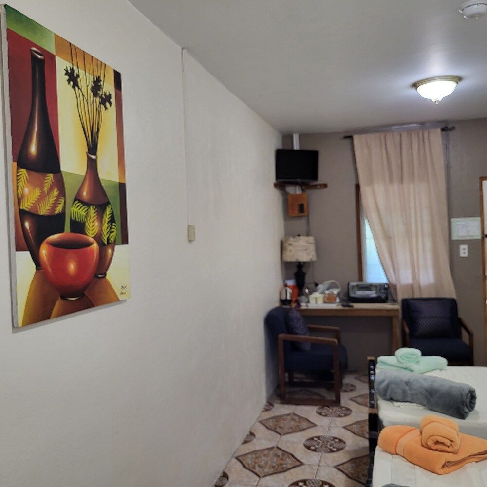 Hacienda Tropical Guest House Standard Triple Room, 1 Bedroom, Ensuite, Ground Floor 7