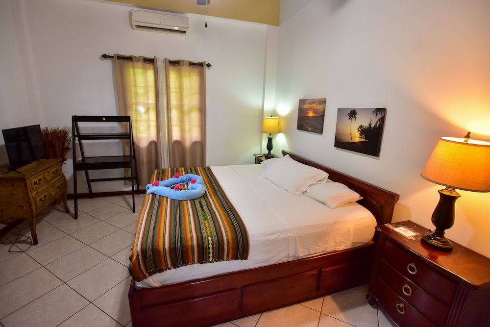Caribbean Shores Bed & Breakfast Deluxe Apartment 2