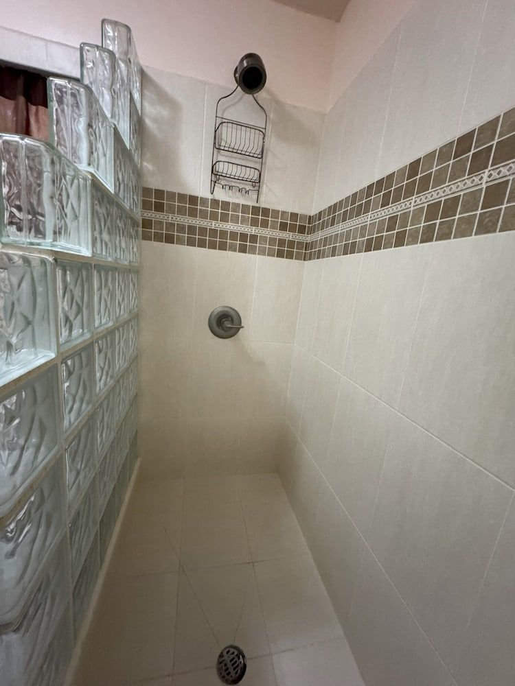 Caribbean Shores Bed & Breakfast Standard Room, 1 Queen Bed 22