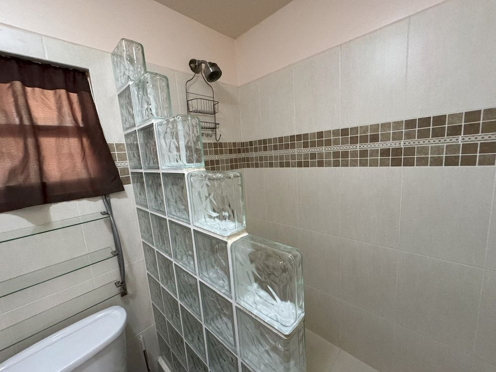 Caribbean Shores Bed & Breakfast Standard Room, 1 Queen Bed 21