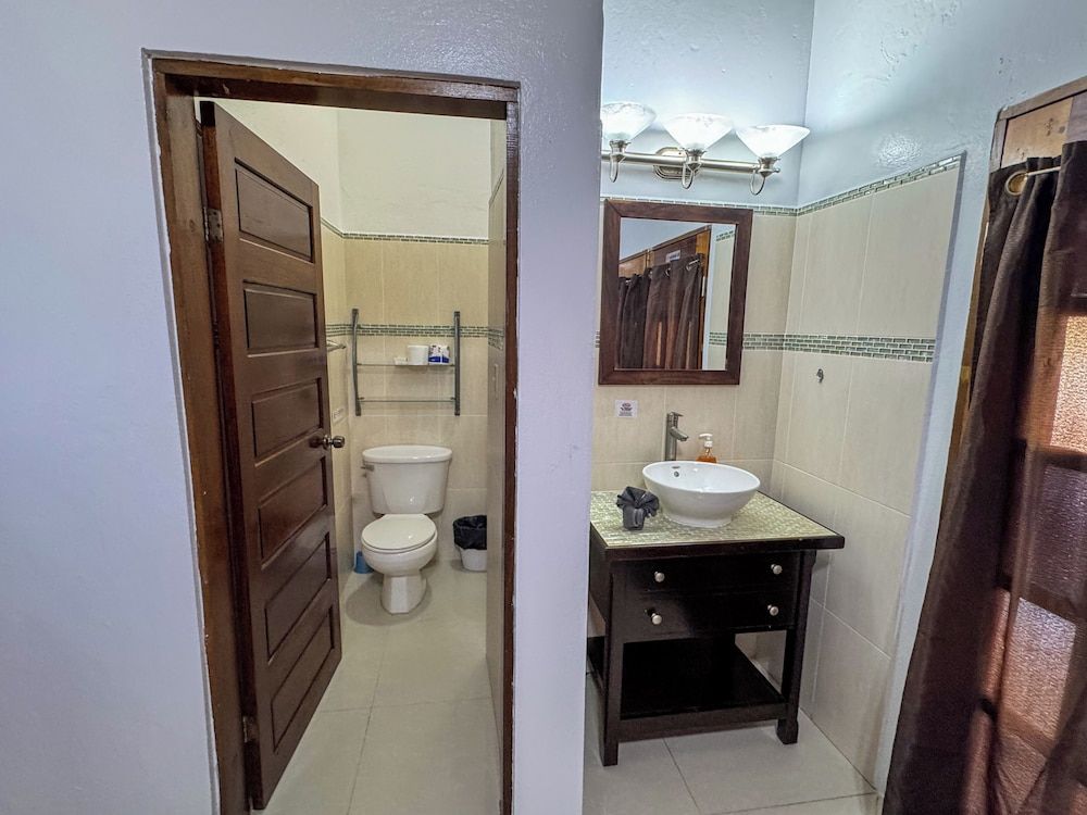 Caribbean Shores Bed & Breakfast Standard Room, 1 Queen Bed 28