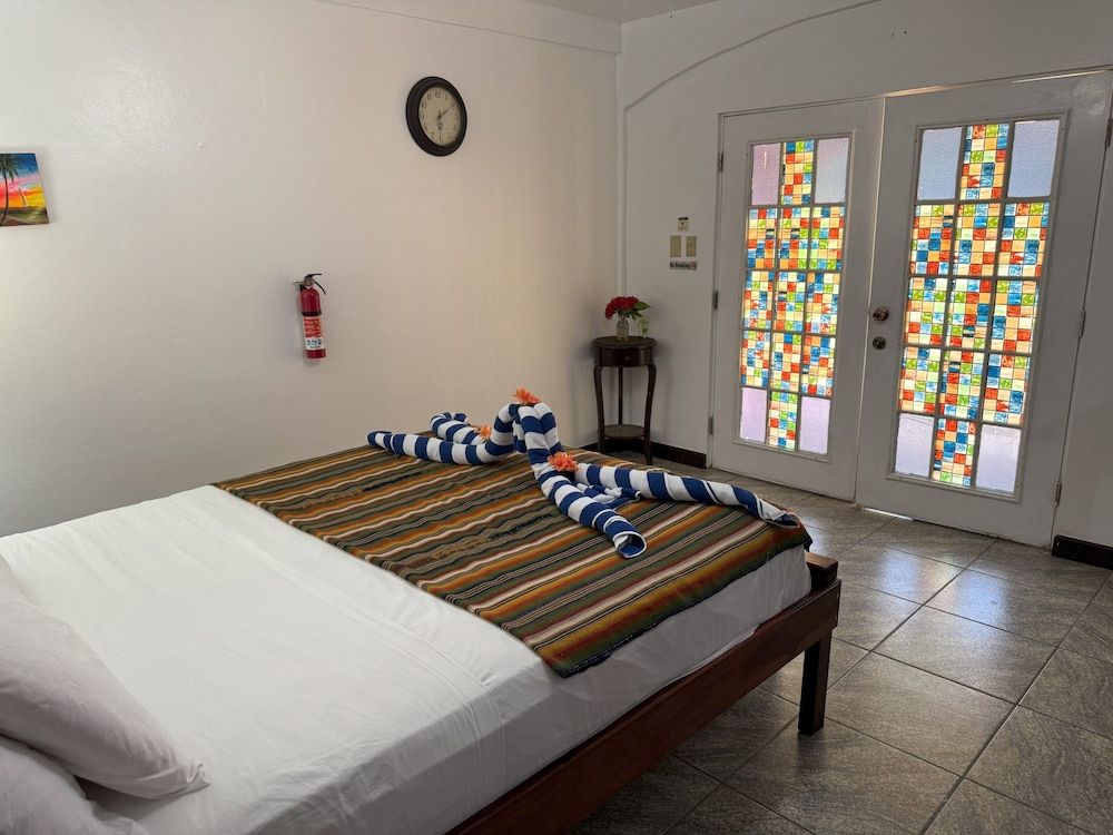 Caribbean Shores Bed & Breakfast Standard Room, 1 Queen Bed 2