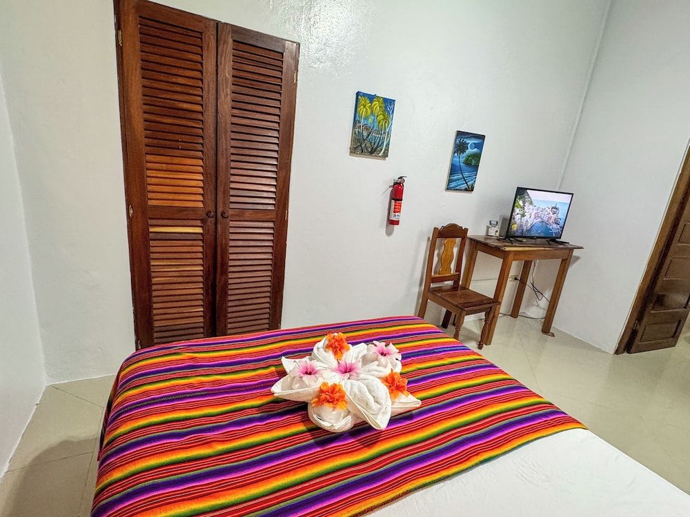 Caribbean Shores Bed & Breakfast Standard Room, 1 Queen Bed 7