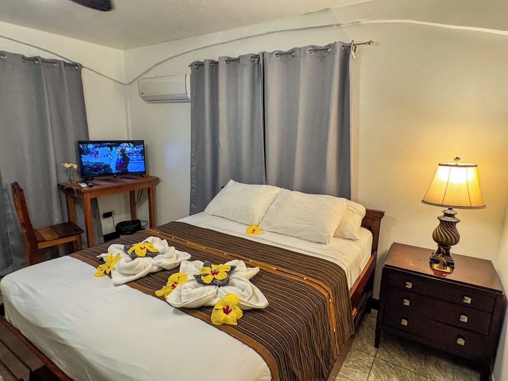 Caribbean Shores Bed & Breakfast Standard Room, 1 Queen Bed 15