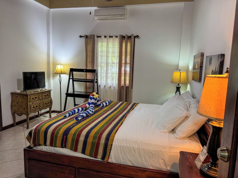 Caribbean Shores Bed & Breakfast Deluxe Apartment 4