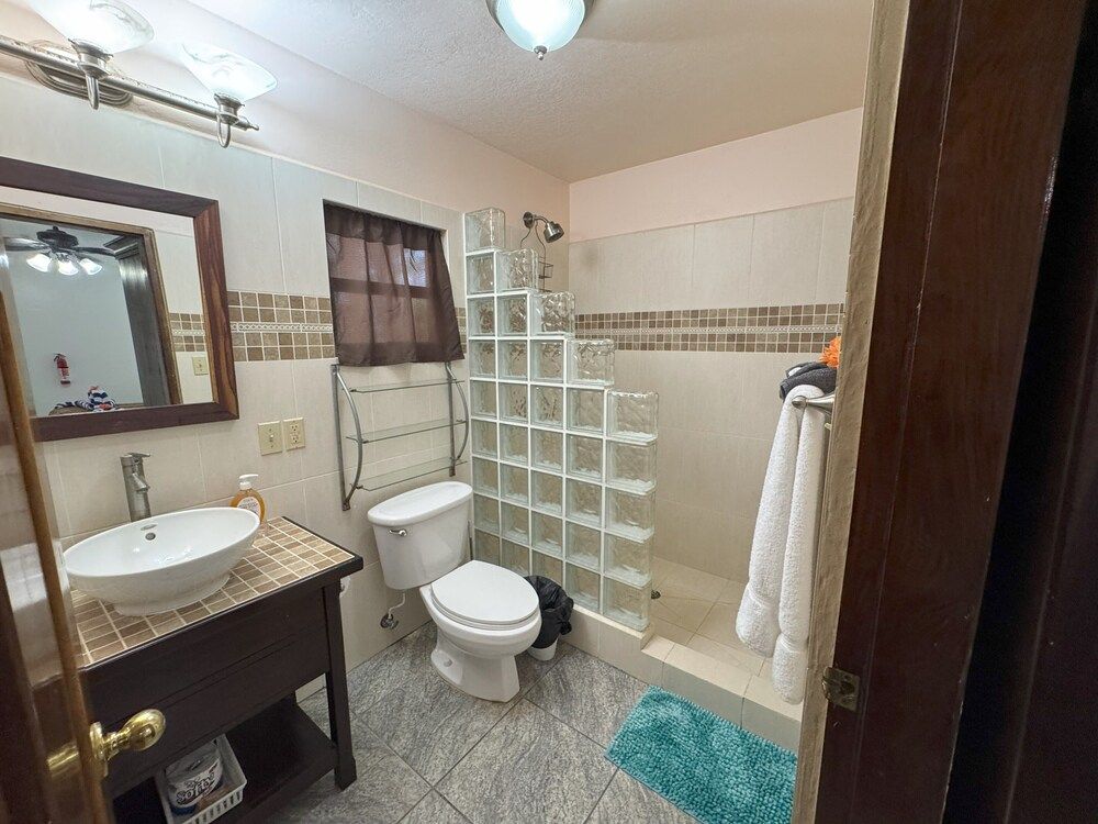 Caribbean Shores Bed & Breakfast Standard Room, 1 Queen Bed 20