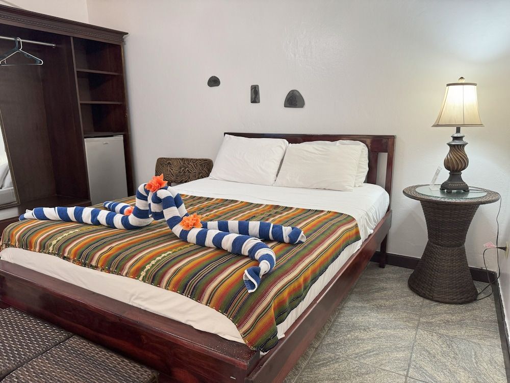 Caribbean Shores Bed & Breakfast Standard Room, 1 Queen Bed 3