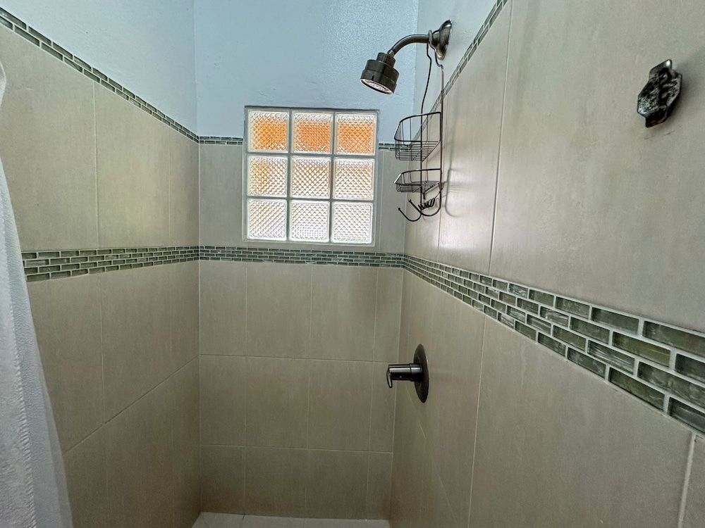 Caribbean Shores Bed & Breakfast Standard Room, 1 Queen Bed 27