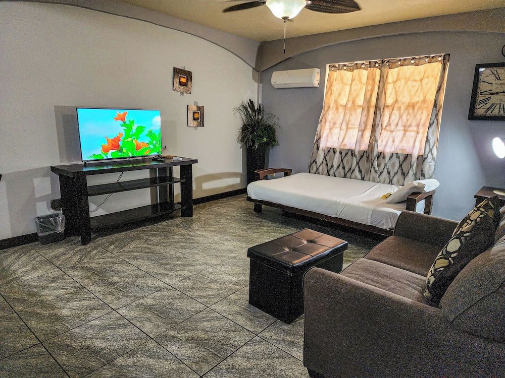 Caribbean Shores Bed & Breakfast Luxury Room, 1 King Bed, Poolside 6